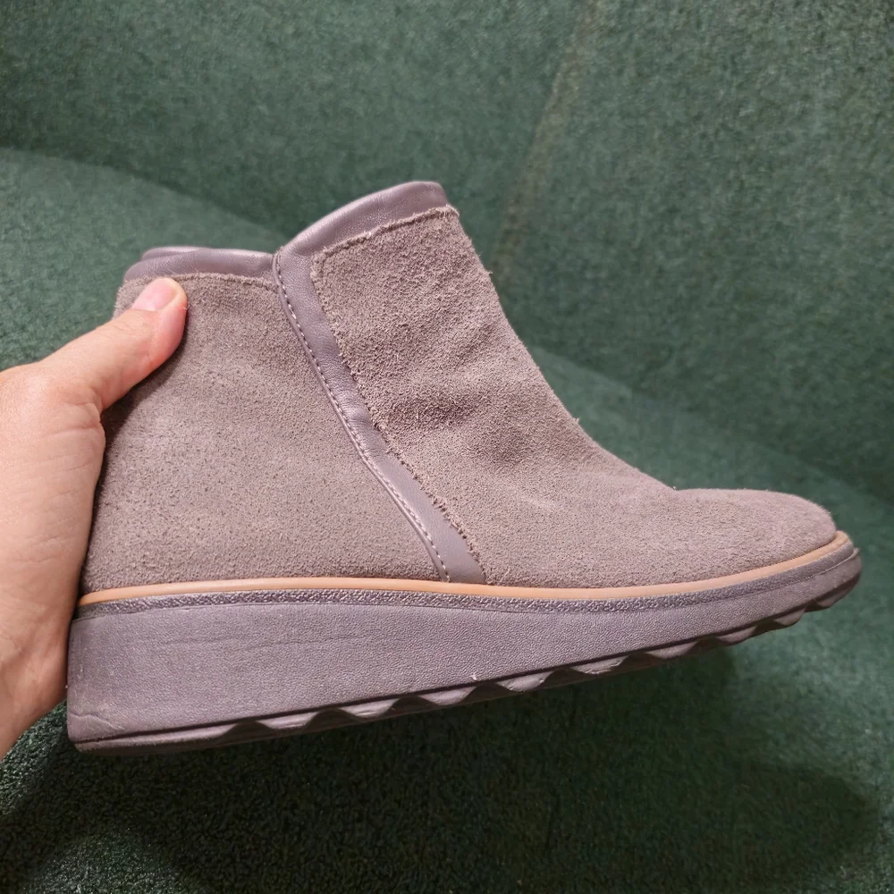 Clarks Gray/tan Suede Ankle Booties‎ 7.5